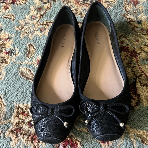 Women’s Size 6.5 ALFANI Black Suede Shimmer Flats - Picture 2 of 6